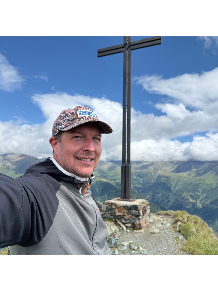 Fröhlich auf dem Gipfel